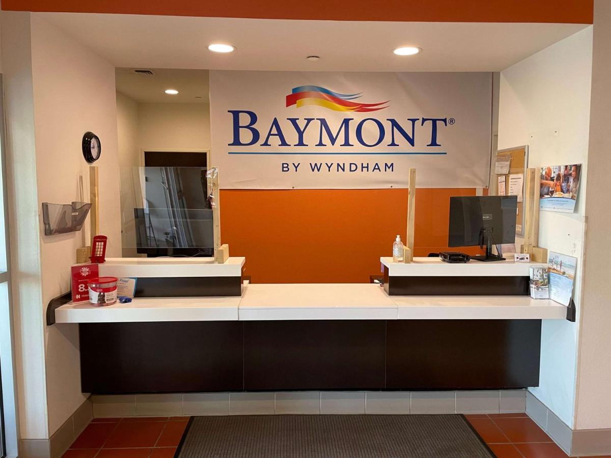 Baymont By Wyndham Williston Hotel Exterior foto
