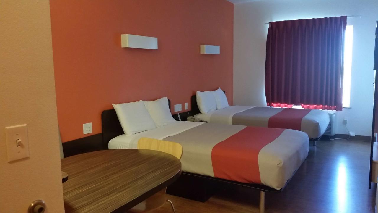 Baymont By Wyndham Williston Hotel Exterior foto